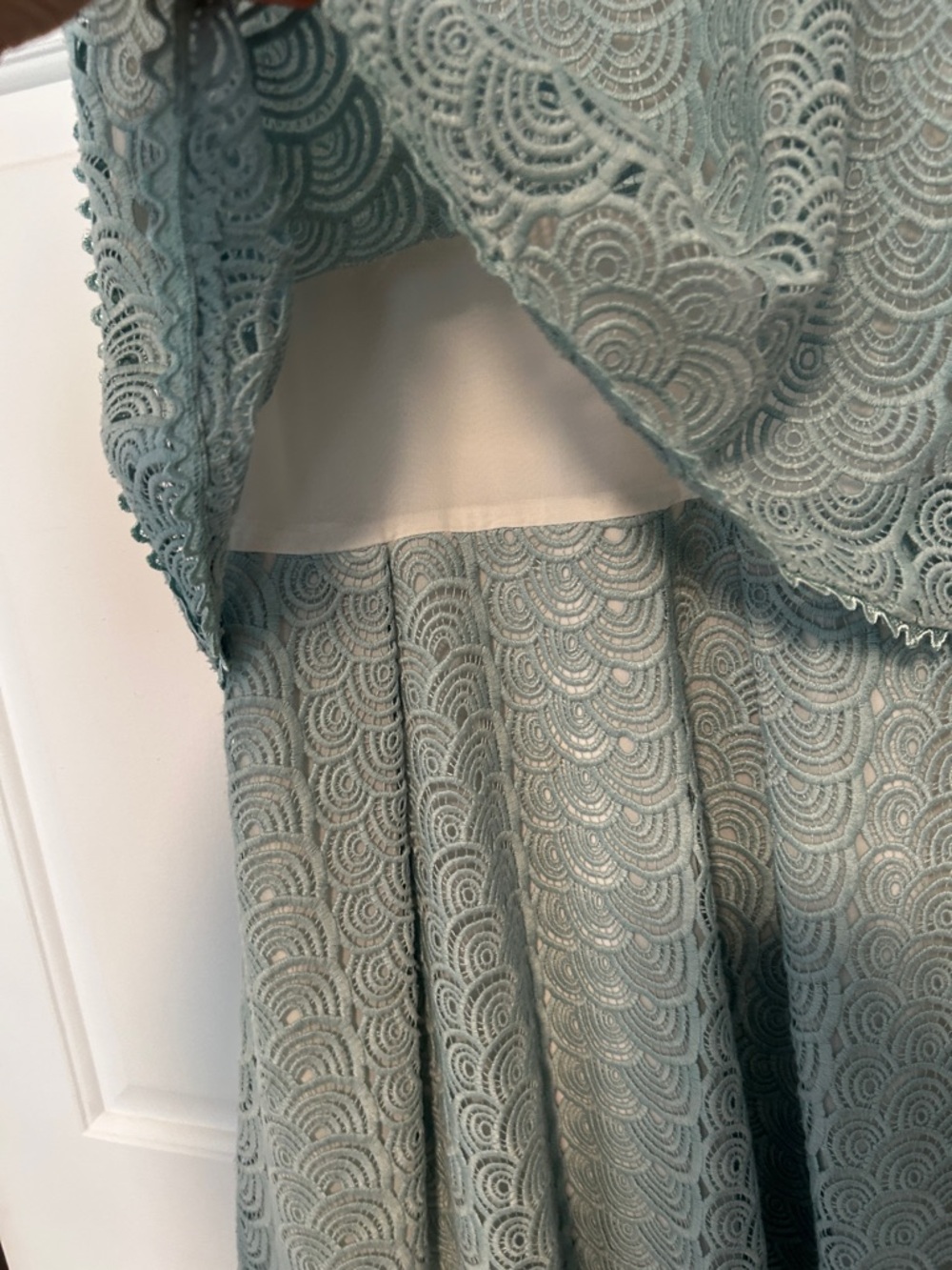 Reiss Pale Green Scalloped Lace Dress Set - Picture 5 of 8